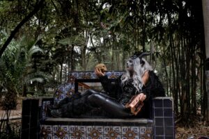 Quais crossovers ou aparições em outras séries de quadrinhos ajudam a entender o papel de Garona Imagem relacionada a aparições de Garona em outros quadrinhos